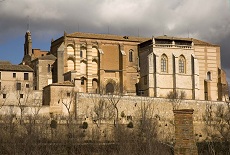 Vista de la fachada del Real Monasterio de Santa Clara de Tordesillas