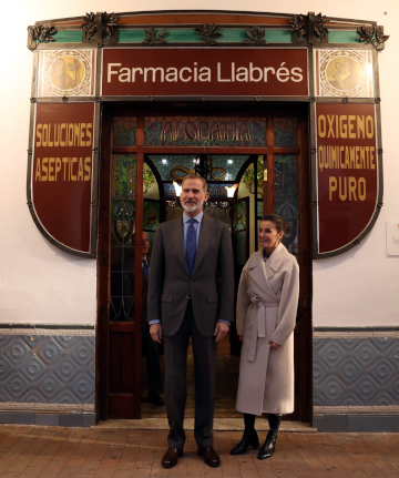 Sus Majestades los Reyes en su visita a la Farmacia Llabrés