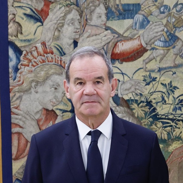 r. Andrés Allamand Zavala
