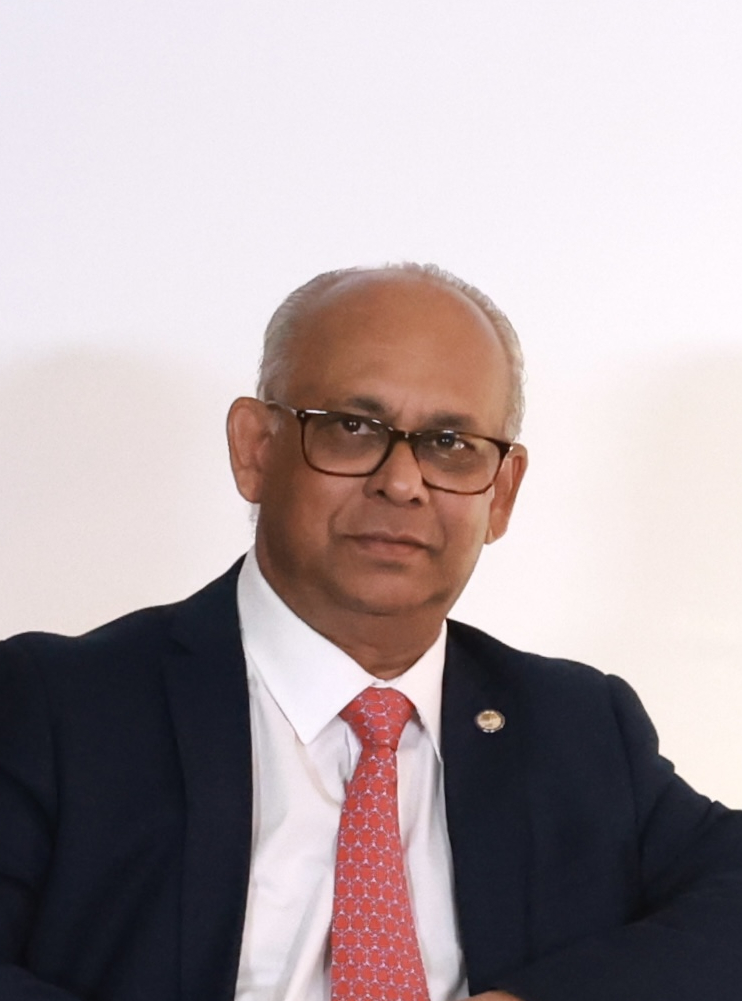 Sr. Alberto Ramdin