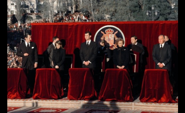 Los Reyes, los Príncipes y el Duque de Lugo, durante el funeral