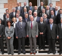El Rey con los miembros de la Real Academia de Ingeniería