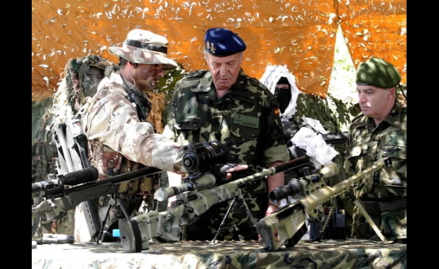 El Rey durante la visita al Mando de Operaciones Especiales