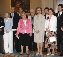 La Reina con los galardonados
