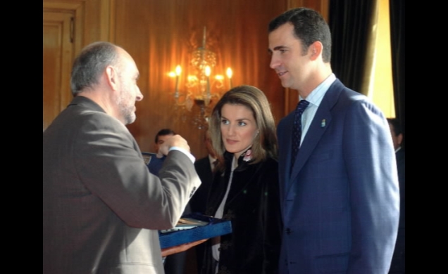 SS.AA.RR. los Príncipes de Asturias mantienen una charla con el presidente de la undación CTIC, Roberto Paraja Tuero.