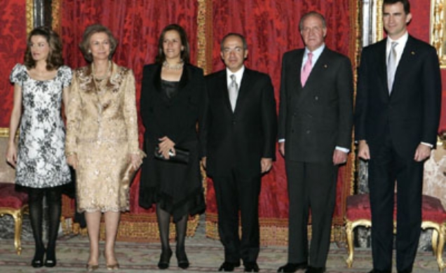Sus Majestades, acompañados por los Príncipes de Asturias recibieron al Presidente mexicano y Sra. de Calderón
