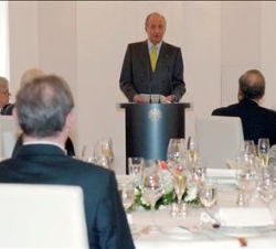 Su Majestad el Rey durante el discurso de clausura del VI Foro Hispano-Alemán