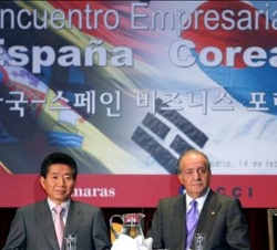 Su Majestad el Rey y el Presidente de Corea, Roh Moo-Hyun