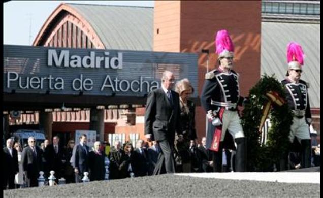 Don Juan Carlos y Doña Sofía, en la ofrenda floral