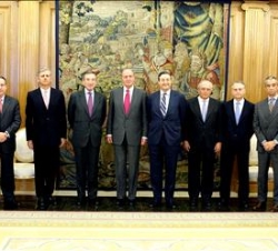 Su Majestad el Rey con los miembros del Consejo de Administración de AMPER