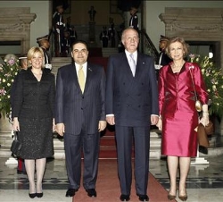 Sus Majestades los Reyes, junto al Presidente de la República, Elías Antonio Saca, y su esposa, Ana Ligia Mixco Sol de Saca