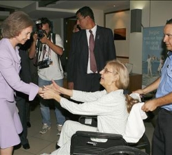 Doña Sofía, durante su visita al Sanatorio Nuestra Señora del Pilar