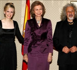 Su Majestad la Reina, con la directora de orquesta Inma Shara y el solista Mischa Maisky