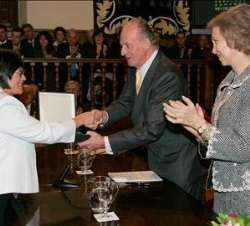 Sus Majestades los Reyes entregan a Helen Mack el Premio ?Rey de España de Derechos Humanos?