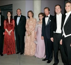 Los Reyes y los Grandes Duques de Luxemburgo, con los miembros del  Cuarteto Casals