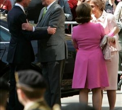 Sus Altezas Reales los Grandes Duques despiden a Sus Majestades los Reyes