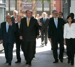 Don Juan Carlos con los presidentes del Congreso de los Diputados, Manuel Marín, el del Tribunal Supremo, Francisco José Hernando, el del Tribunal de 