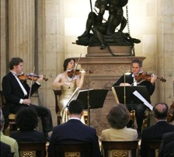 Doña Sofía y Don Felipe, durante el concierto