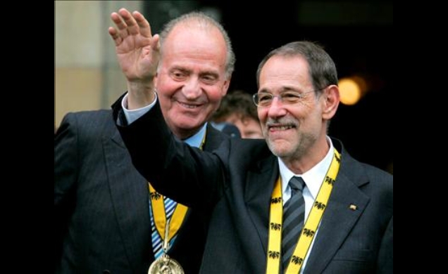 Su Majestad el Rey, con el galardonado con el Premio Internacional Carlomagno 2006, Javier Solana