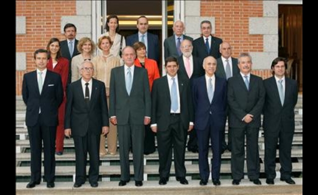 Don Juan Carlos junto a la Comisión organizadora de los actos del centenario del "Colegio Nuestra Señora del Pilar"