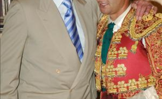 Don Juan Carlos, con el diestro "Morante de la Puebla"