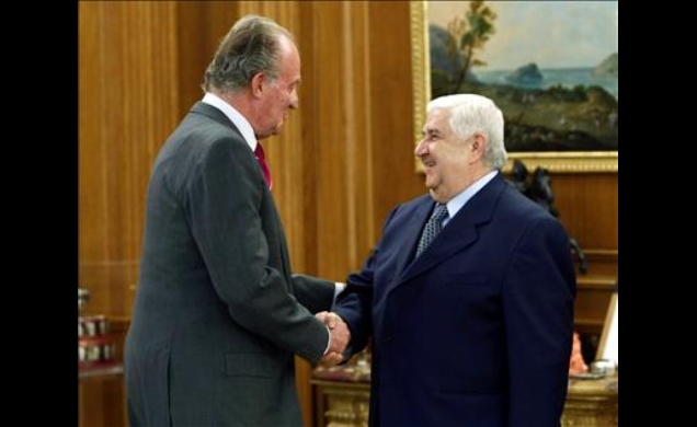 Don Juan Carlos recibe el saludo del Ministro de Asuntos Exterior de Siria