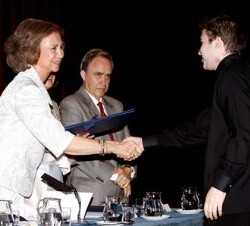 Doña Sofía, durante la entrega de becas