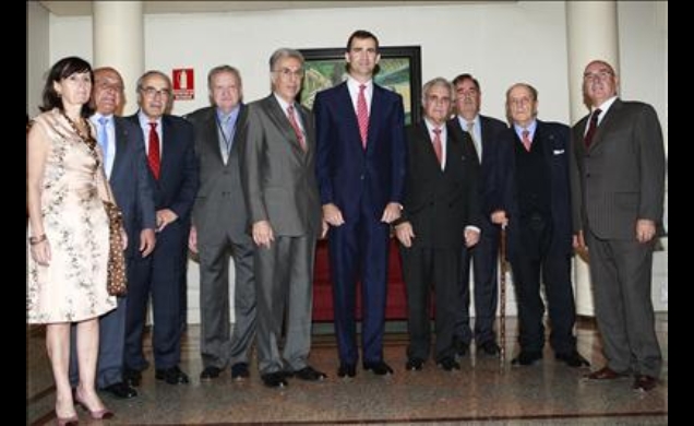 Don Felipe junto a la presidenta del Tribunal Constitucional, María Emilia de Las Casas, el presidente del Tribunal Supremo  y del Consejo General del