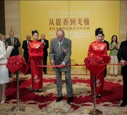 Sus Majestades los Reyes en el Museo Nacional de Arte de China
