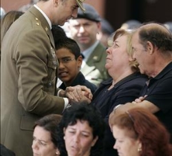 Don Felipe transmite sus condolencias a los familiares de las víctimas