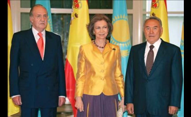 Sus Majestades los Reyes con el Presidente de Kazajstán