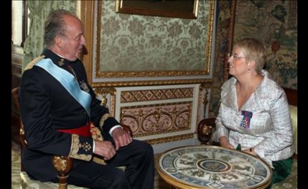Su Majestad el Rey con la Embajadora del Reino Unido
