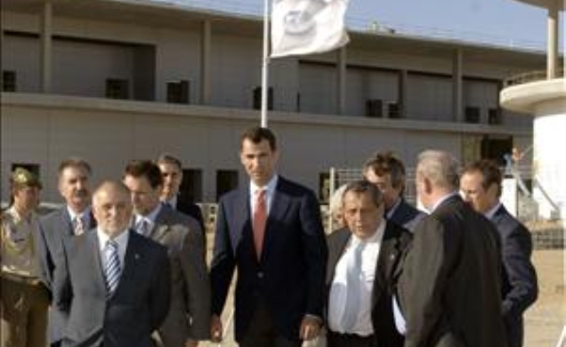 El Príncipe de Asturias, durante su visita a las obras de la Exposición Internacional de 2008