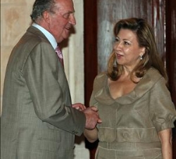 Don Juan Carlos, con la presidenta del Parlamento de Baleares