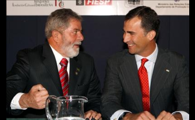 El Príncipe de Asturias conversa con el Presidente de Brasil