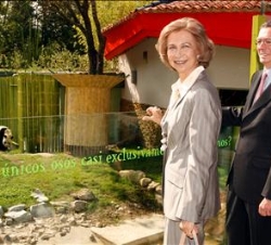 Doña Sofía con el alcalde de Madrid, Alberto Ruiz-Gallardón durante su visita al Zoo Aquarium de Madrid donde ha presidido la presentación de los pand