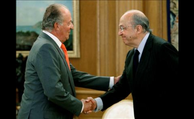 Don Juan Carlos, con el presidente del Real Patronato del Museo Nacional del Prado, Plácido Arango