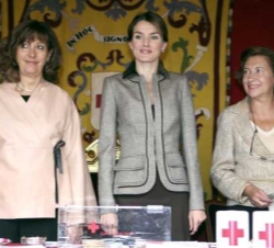 Doña Letizia en la mesa de cuestación
