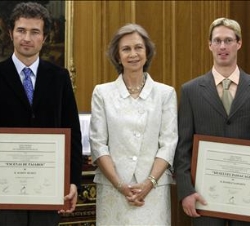Su Majestad la Reina junto a los galardonados
