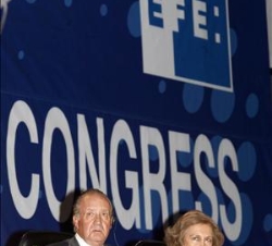 Don Juan Carlos y Doña Sofía presiden el II Congreso Mundial de Agencias de Noticias