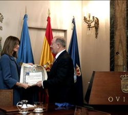 La Princesa de Asturias recibe el Título de manos del alcalde