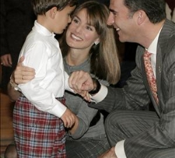 Sus Altezas Reales recibieron a una representación de padres de niños autistas