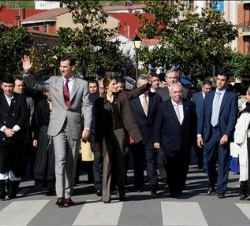 Los Príncipes a su llegada a Moreda
