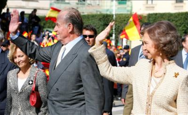 Sus Majestades los Reyes a su llegada a Melilla