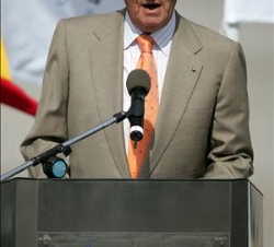 Don Juan Carlos, durante sus palabras a su llegada