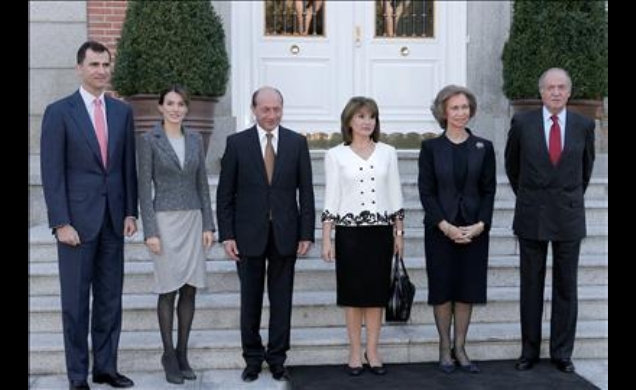 Sus Majestades los Reyes junto a Sus Altezas Reales los Príncipes de Asturias y Sus Excelencias el Presidente de Rumanía y la Señora Basescu, momentos