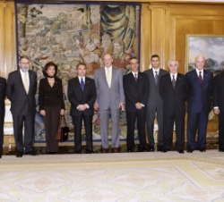Don Juan Carlos, con la Junta de Gobierno de Previsión Mutua de Aparejadores y Arquitectos