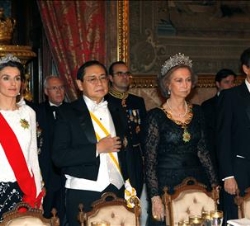 Su Majestad la Reina, Su Alteza Real la Princesa de Asturias, el presidente del Gobierno, José Luis Rodríguez Zapatero, y el esposo de la Presidenta d