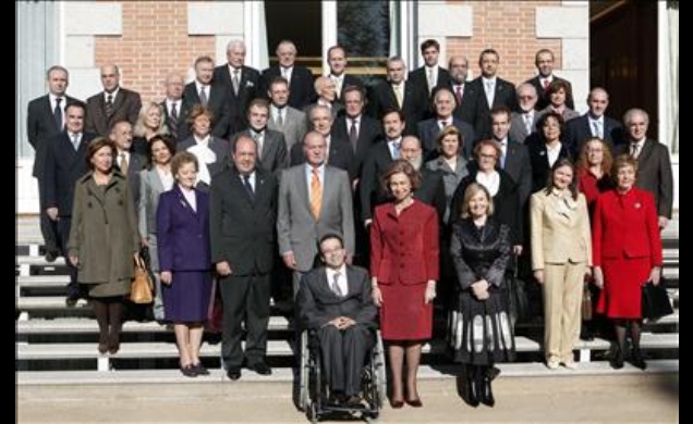 Sus Majestades los Reyeslos miembros del Comité Nacional de Cruz Roja española