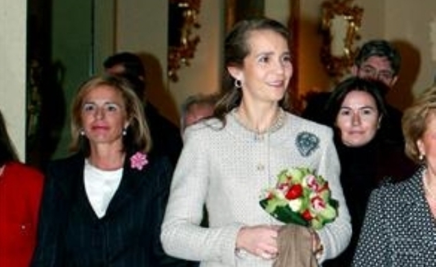 Doña Elena, a su llegada al Hotel Auditorium